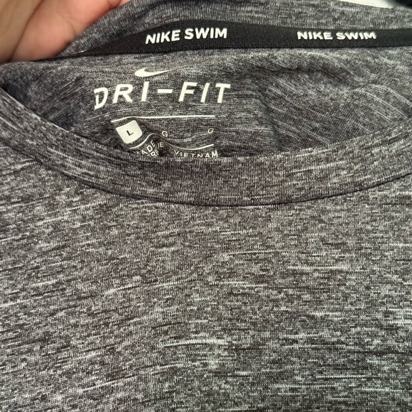 Nike Swim T-Shirt Men’s Medium Grey UPF 40+ Short Sleeve Sportswear Tee Shirt L - Picture 2 of 4